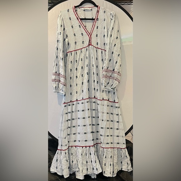 Zara Dresses & Skirts - Zara White and Black Long Sleeve Sundress with V-Neck